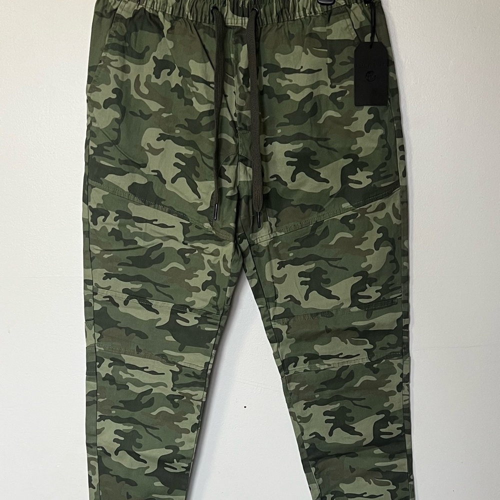 Free Planet Men's Camo Cargo Pants - Olive Green
